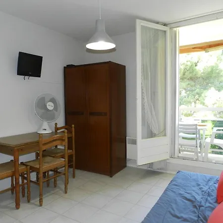 Studio Familial A 350m De La Plage Avec Balcon Et Parking Prive A - Fr-1-251-809 *