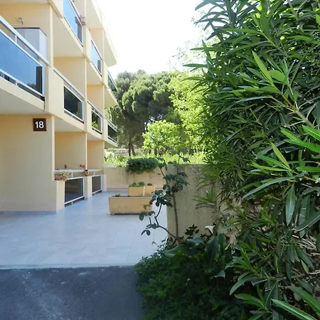 Studio Familial A 350m De La Plage Avec Balcon Et Parking Prive A - Fr-1-251-809 Bormes-les-Mimosas